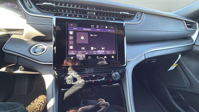 2026 Jeep Grand Cherokee Laredo 4x2