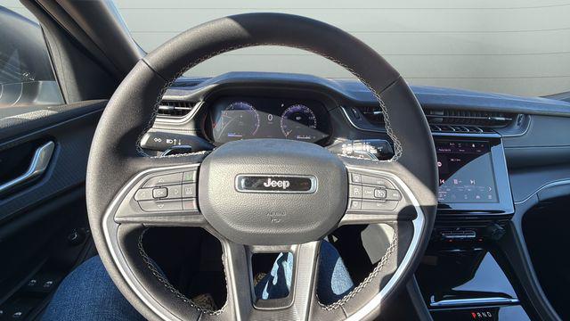 2026 Jeep Grand Cherokee Laredo 4x2