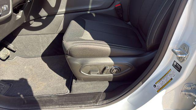 2026 Jeep Grand Cherokee Laredo 4x2
