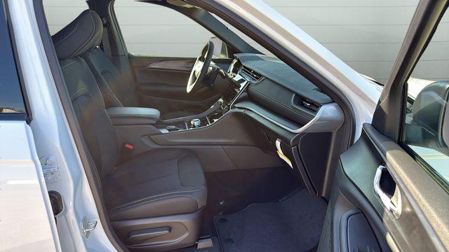 2026 Jeep Grand Cherokee Laredo 4x2