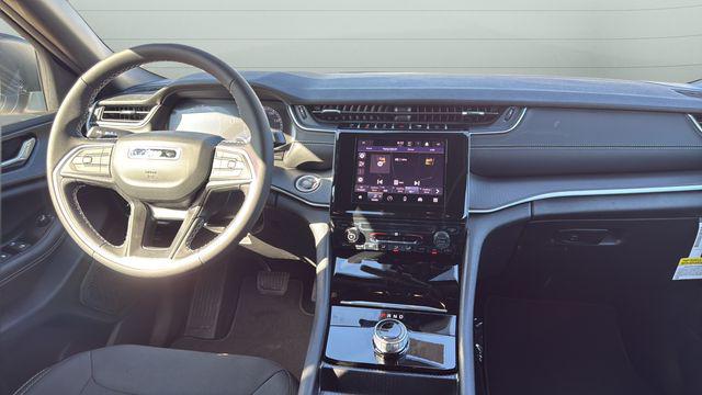 2026 Jeep Grand Cherokee Laredo 4x2