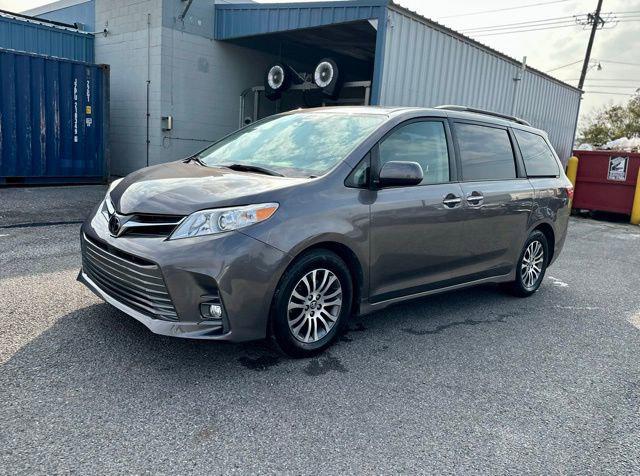 2020 Toyota Sienna XLE