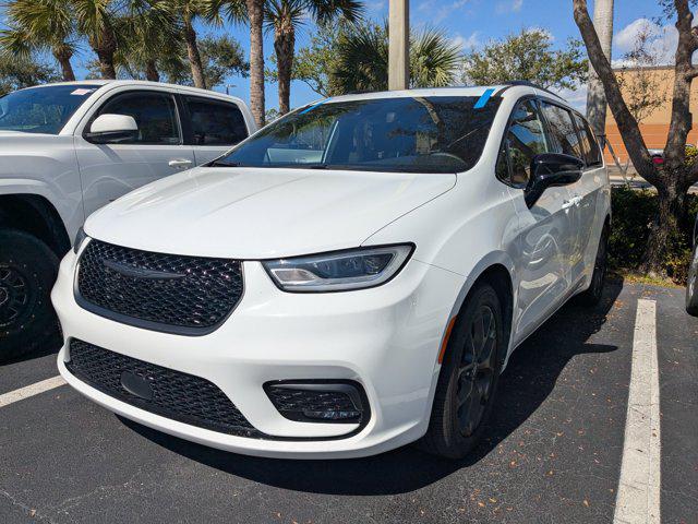 2025 Chrysler Pacifica Limited for sale in Estero, FL