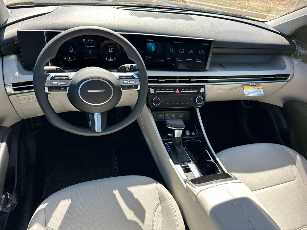 New 2026 Phantom Black HYUNDAI SEL FWD image 23