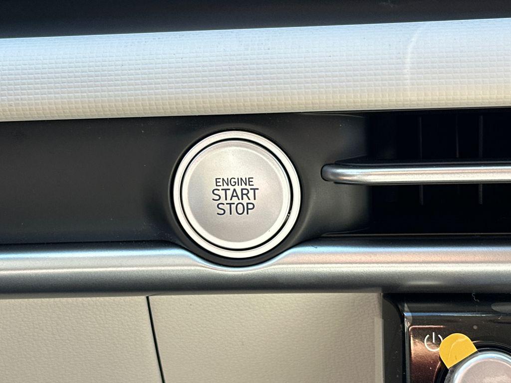 New 2026 Phantom Black HYUNDAI SEL FWD image 31