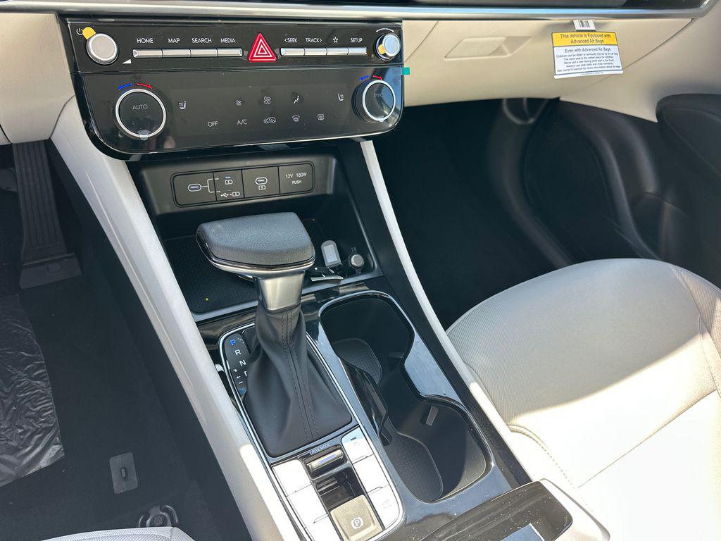 New 2026 Phantom Black HYUNDAI SEL FWD image 34