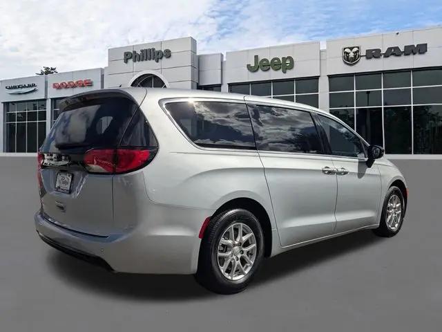 2026 Chrysler Voyager LX