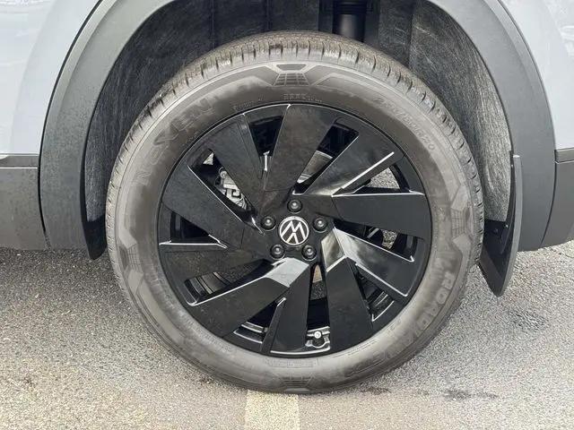 2026 Volkswagen Atlas Cross Sport SE with Technology