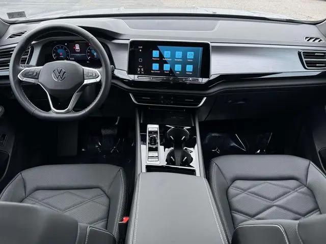 2026 Volkswagen Atlas Cross Sport SE with Technology