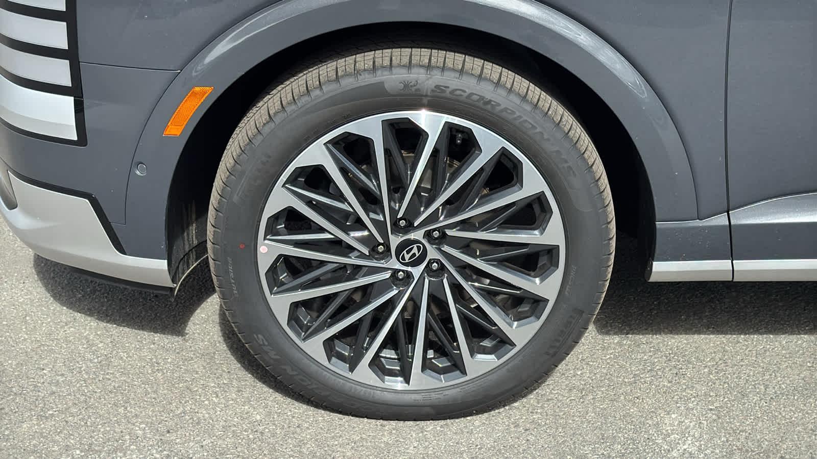 New 2026 Ecotronic Gray Pearl Hyundai Calligraphy AWD image 39