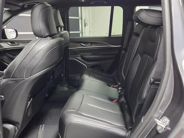 2026 Jeep Grand Cherokee Limited 4x2