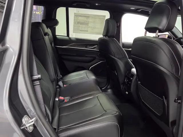 2026 Jeep Grand Cherokee Limited 4x2