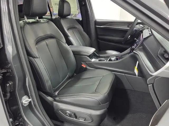 2026 Jeep Grand Cherokee Limited 4x2