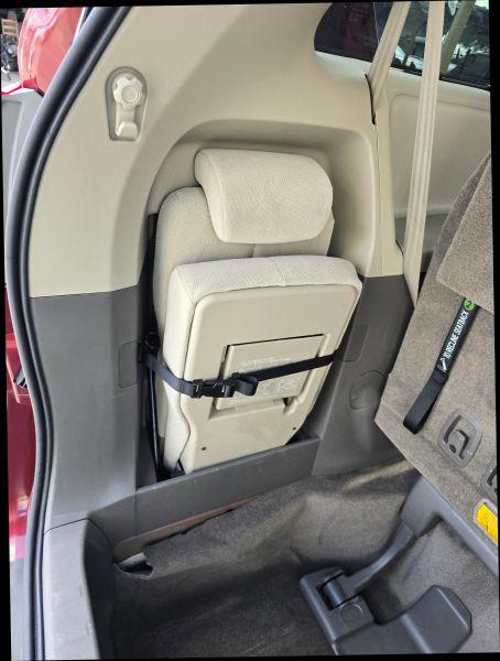 2013 Toyota Sienna LE V6 8 Passenger