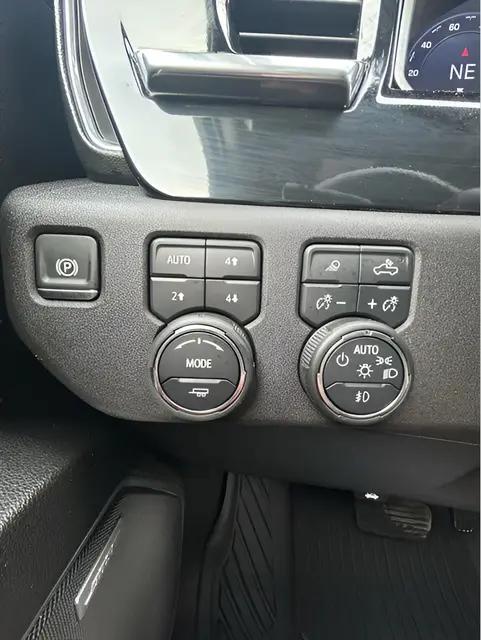 2025 Chevrolet Silverado 1500 4WD Crew Cab Short Bed LTZ