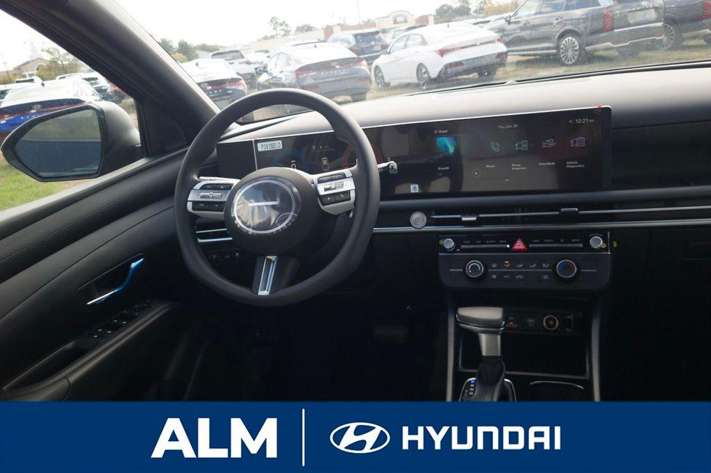 New 2026 Phantom Black HYUNDAI SE FWD image 19