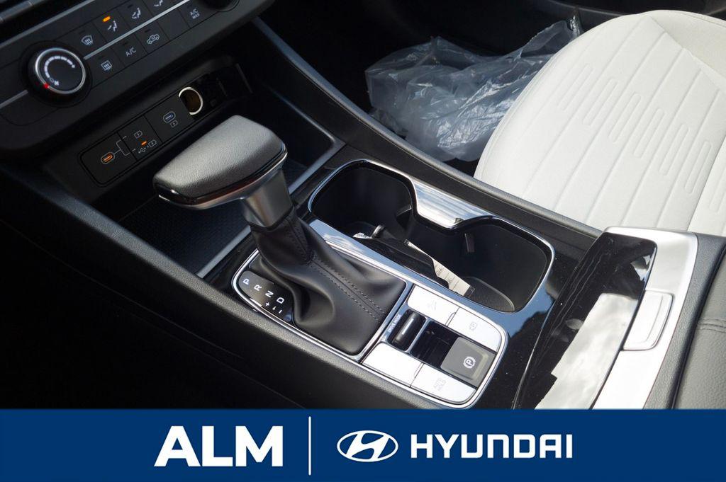 New 2026 Phantom Black HYUNDAI SE FWD image 23