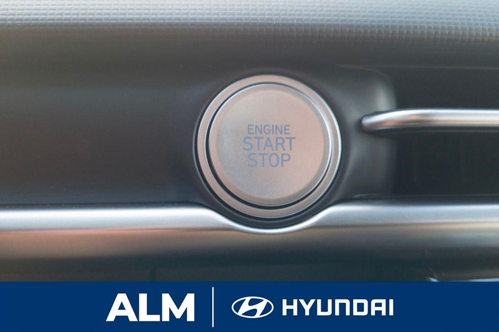 New 2026 Phantom Black HYUNDAI SE FWD image 25
