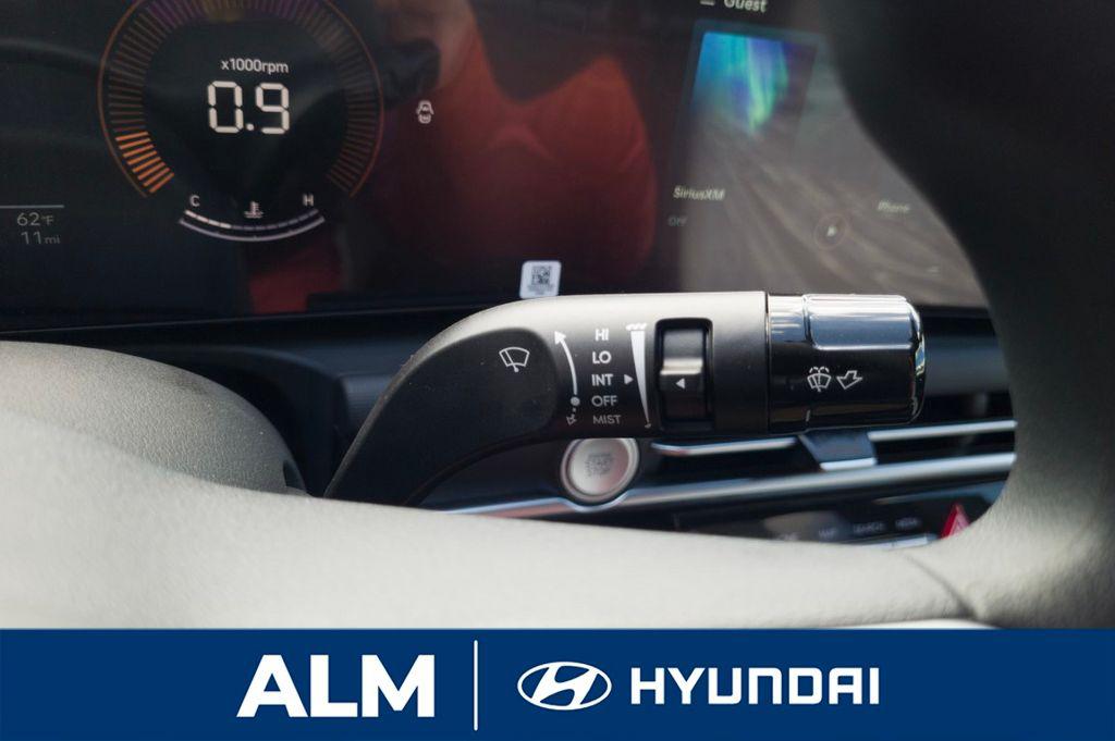 New 2026 Phantom Black HYUNDAI SE FWD image 28