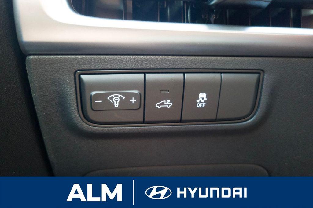 New 2026 Phantom Black HYUNDAI SE FWD image 31