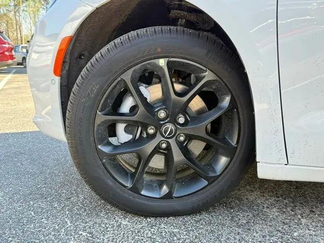 2026 Chrysler Pacifica Select AWD