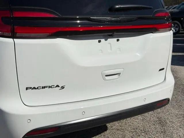 2026 Chrysler Pacifica Select AWD