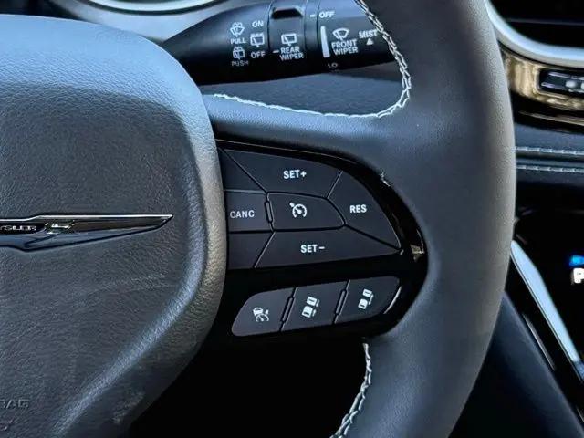 2026 Chrysler Pacifica Select AWD