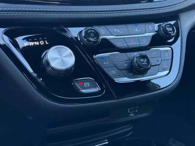 2026 Chrysler Pacifica Select AWD