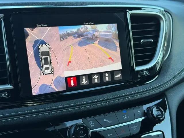 2026 Chrysler Pacifica Select AWD