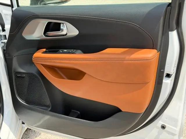 2026 Chrysler Pacifica Pinnacle AWD