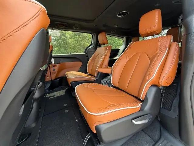 2026 Chrysler Pacifica Pinnacle AWD