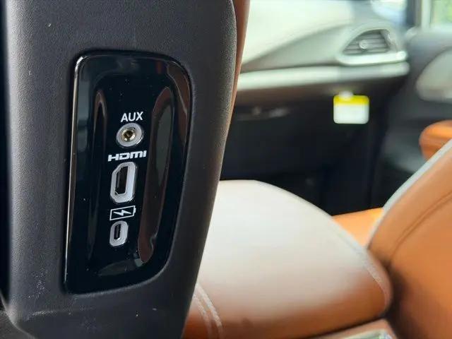 2026 Chrysler Pacifica Pinnacle AWD