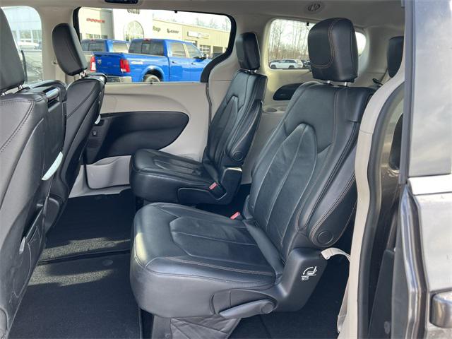 2017 Chrysler Pacifica Touring-L Plus