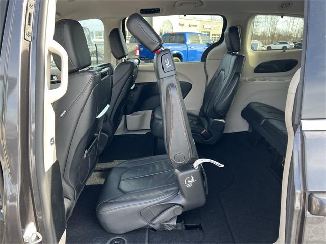 2017 Chrysler Pacifica Touring-L Plus