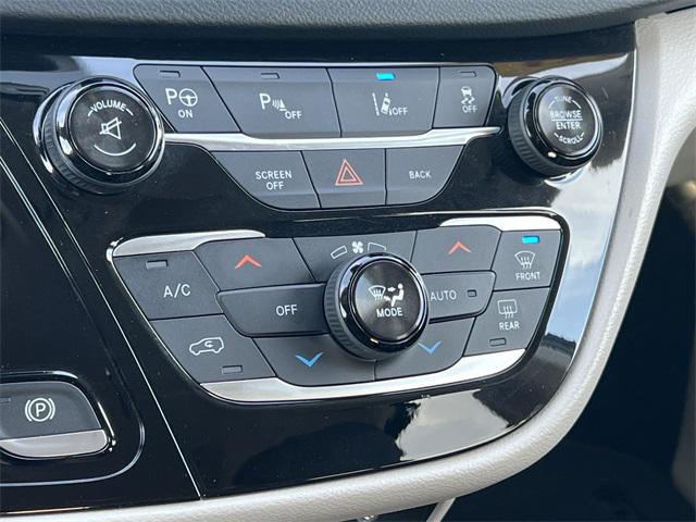 2017 Chrysler Pacifica Touring-L Plus