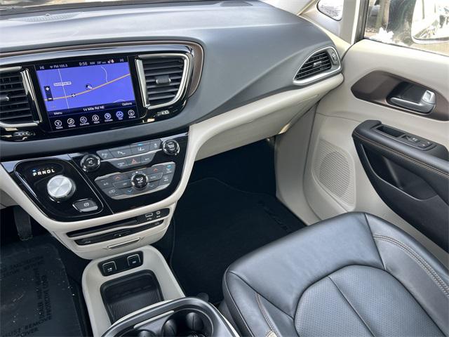 2017 Chrysler Pacifica Touring-L Plus