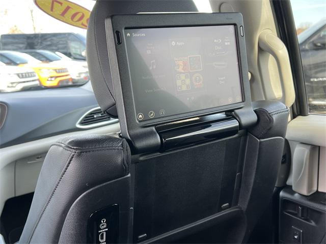 2017 Chrysler Pacifica Touring-L Plus