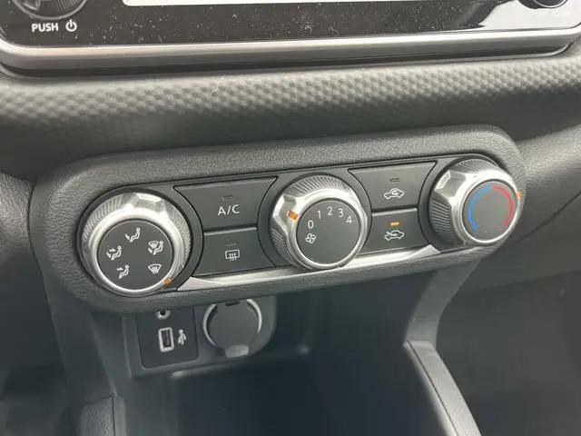 2025 Nissan Kicks S
