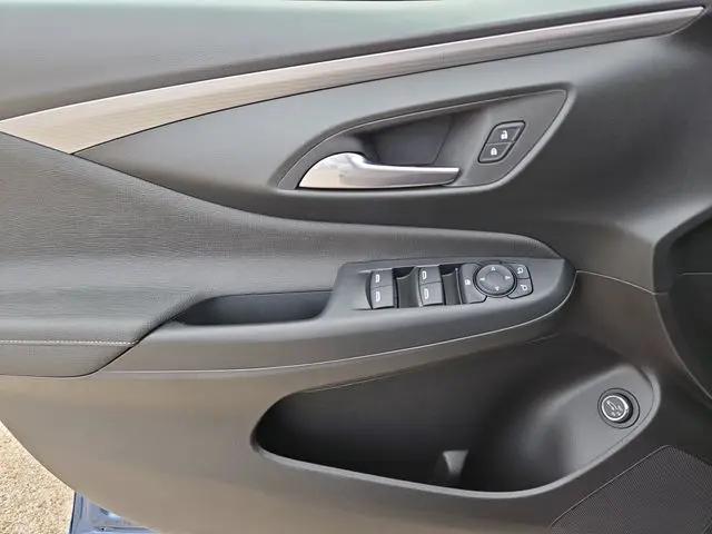 2026 Buick NV Avenir FWD
