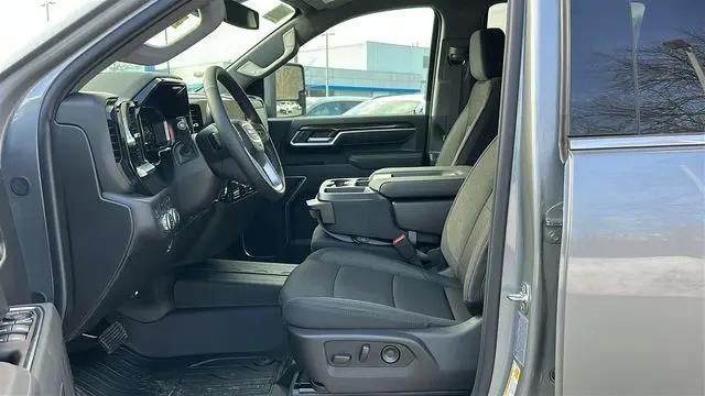 2026 GMC Sierra 2500HD Crew Cab, Standard Bed, SLE, 4WD