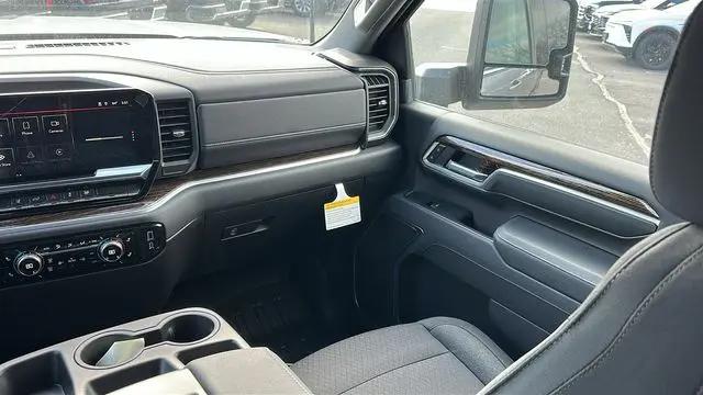 2026 GMC Sierra 2500HD Crew Cab, Standard Bed, SLE, 4WD
