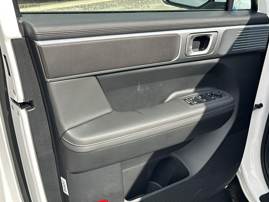 New 2026 White HYUNDAI SEL image 11