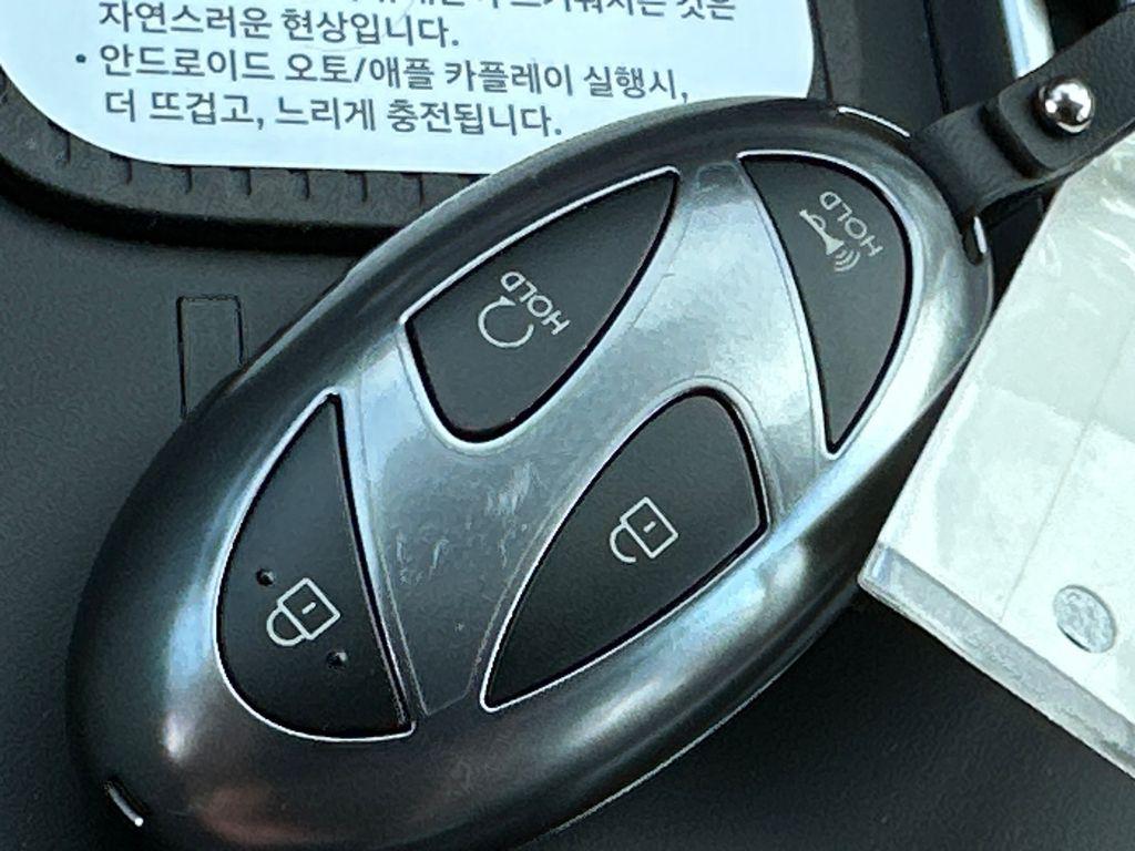New 2026 White HYUNDAI SEL image 33