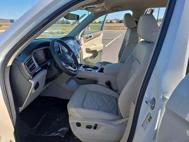 2026 Volkswagen Atlas SE with Technology