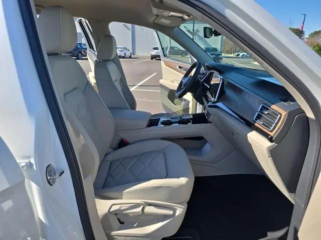 2026 Volkswagen Atlas SE with Technology