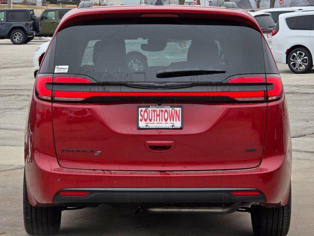 2026 Chrysler Pacifica Select AWD