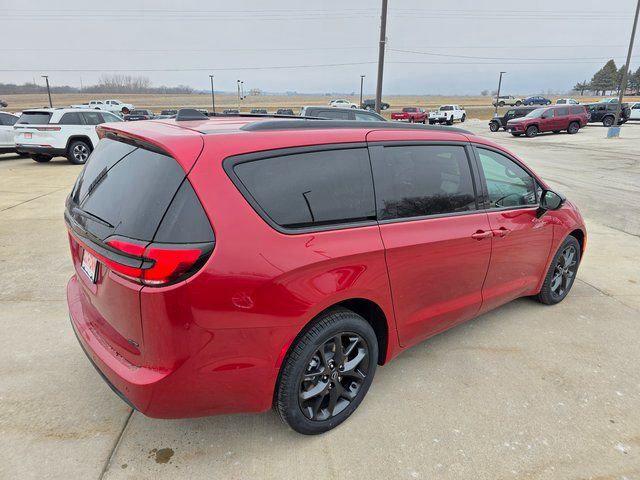 2026 Chrysler Pacifica Select AWD