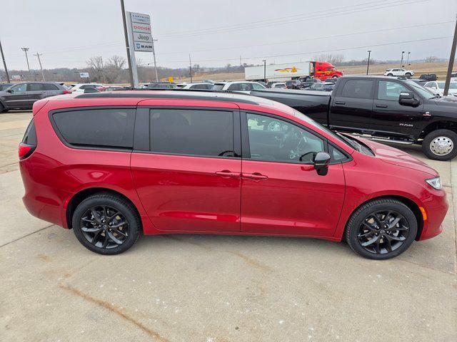 2026 Chrysler Pacifica Select AWD
