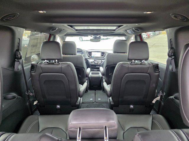 2026 Chrysler Pacifica Select AWD