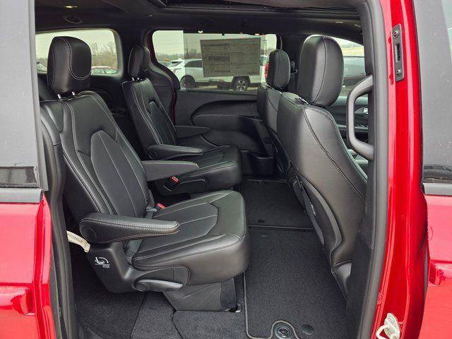 2026 Chrysler Pacifica Select AWD